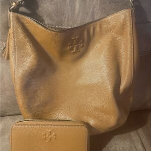 Tory Burch Caramel Pebbled Leather Shoulder Hobo AND matching wallet!!